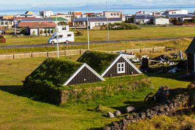 Бескрайние просторы Исландии в ярких пейзажах. Фото