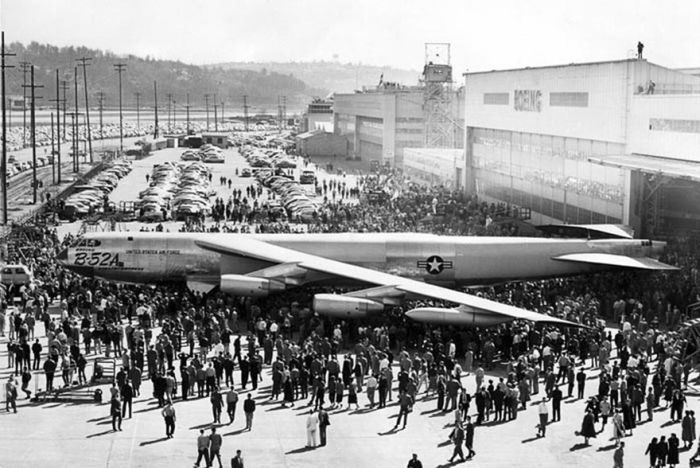 Поддельный город на крыше фабрики Boeing во время Второй мировой войны