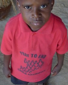 В Уганде местные шаманы за 300 долларов убивают малышей - "ради успеха и богатства"