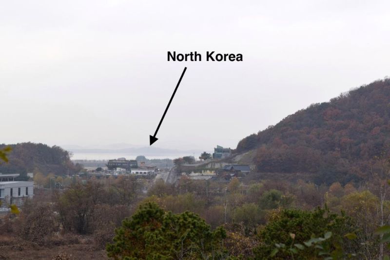 Южнокорейская английская деревенька в 3 км от Северной Кореи