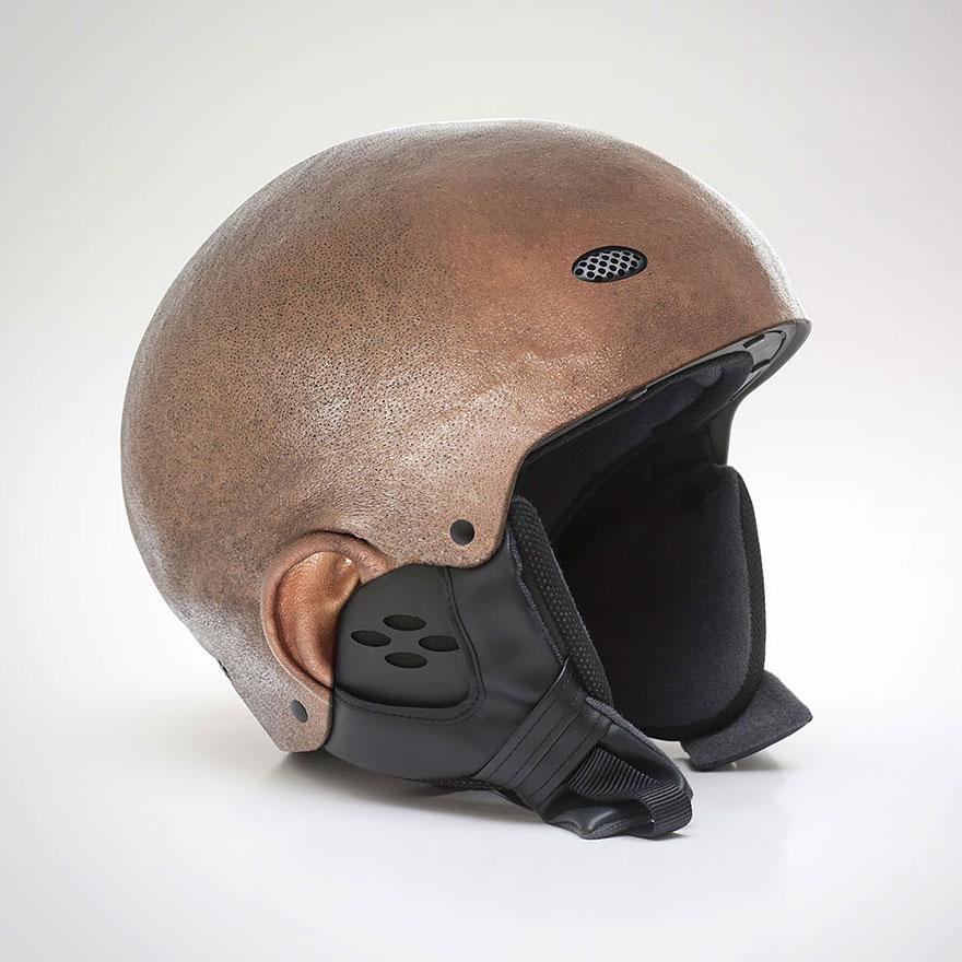 Шлем, который выглядит как бритая человеческая голова