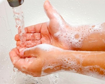 Более 90% британцев не моют руки после туалета