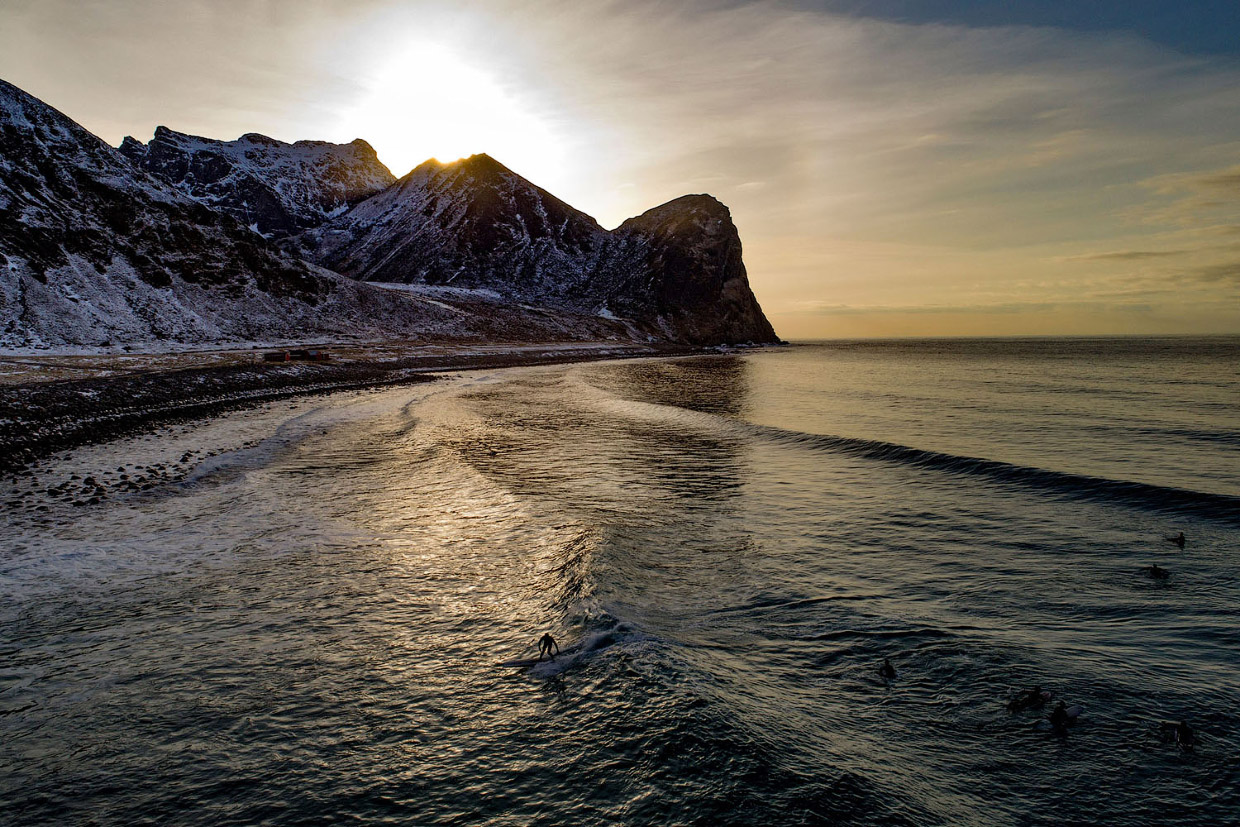Суровый арктический серфинг в Норвегии