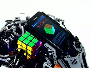 Конструктор "Лего" научился собирать кубик Рубика быстрее людей