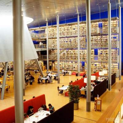Мужчина путешествует по миру в поисках самых красивых в мире библиотек. Фото