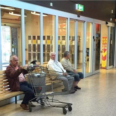 Уморительные фотки мужчин, которых привели на шоппинг