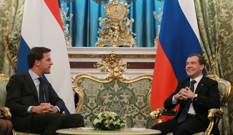 Премьер-министр Нидерландов перепутал свой флаг с российским