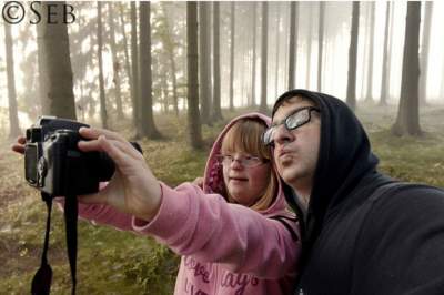 Фотограф с синдромом Дауна показал, как видят мир «солнечные» люди. Фото