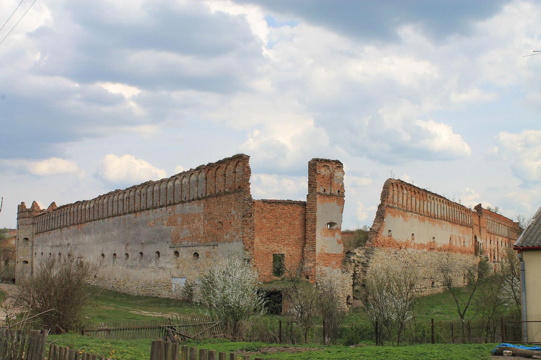 Невероятная Украина. От Луцка до Львова: 9 замков, подземелья и лавра