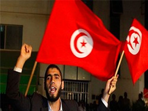В Тунисе недовольные результатом выборов люди вышли на улицу