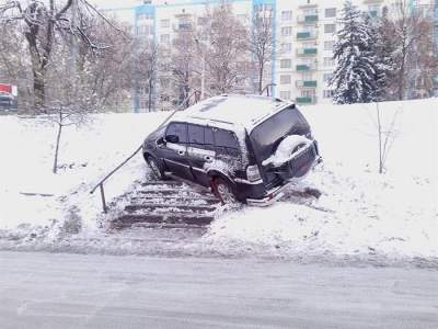 Мастера парковки: прикольные фотки горе-водителей