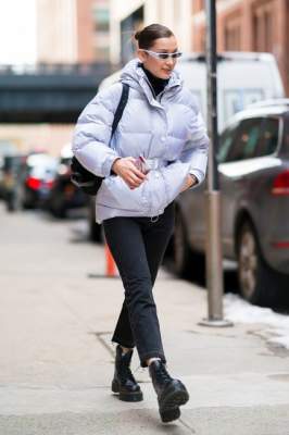 Белла Хадид гуляла по Нью-Йорку в пуховике от украинского бренда