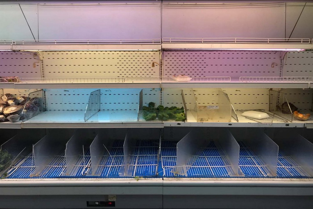 Пустые полки в супермаркетах Венесуэлы