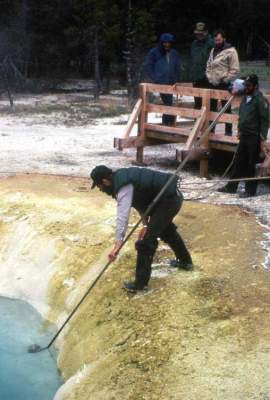 Озеро Утренней Славы: в этом водоеме вода меняет цвет. Фото