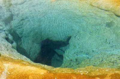 Озеро Утренней Славы: в этом водоеме вода меняет цвет. Фото