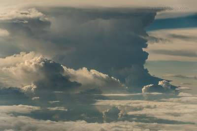 Красивые явления в небе, снятые пилотом самолета. Фото