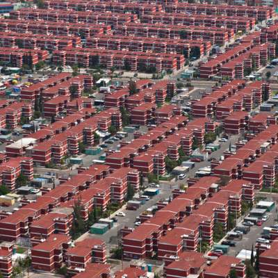 Рай перфекциониста: ряды одинаковых домов на улицах Мексики. Фото