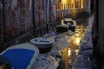Фотограф показал, как выглядит Венеция во время отлива. Фото