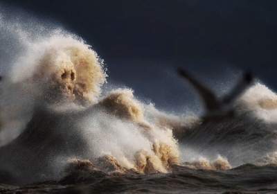 Волны озера Эри в удивительных снимках. Фото