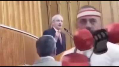 «Режим эмоджи»: депутат нашел смешной способ показать заседание фракции