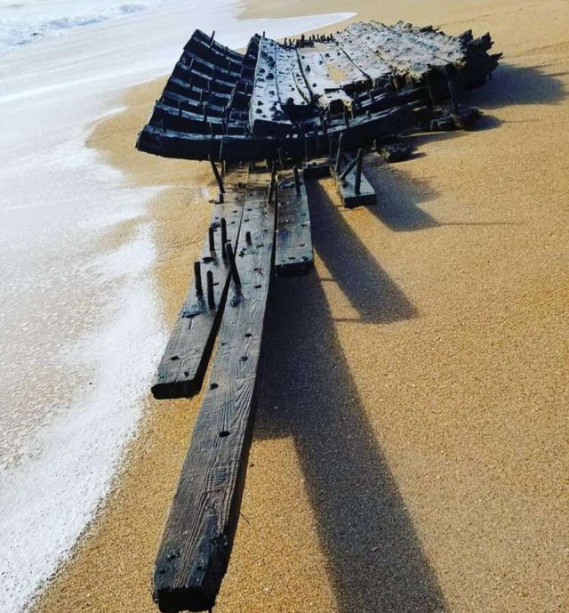 Во Флориде на берег выбросило обломки судна XVIII века