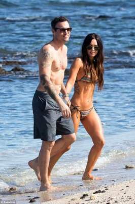 Папарацци заметили похудевшую Меган Фокс на пляже с супругом