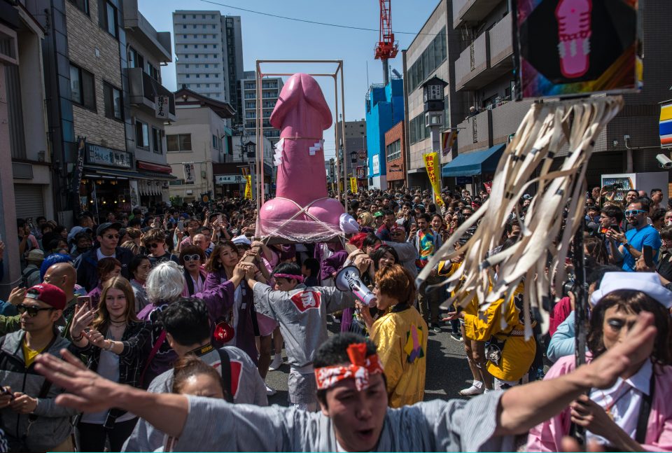 Ежегодный фестиваль стального фаллоса в Японии