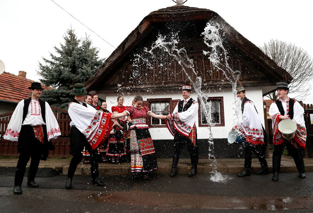 Веселая пасхальная традиция в Венгрии