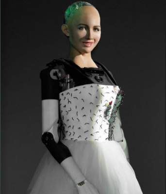 Робот София украсила обложку модного глянца. Фото