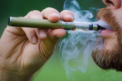 Эксперты рассказали, возможно ли бросить курить с электронной сигаретой