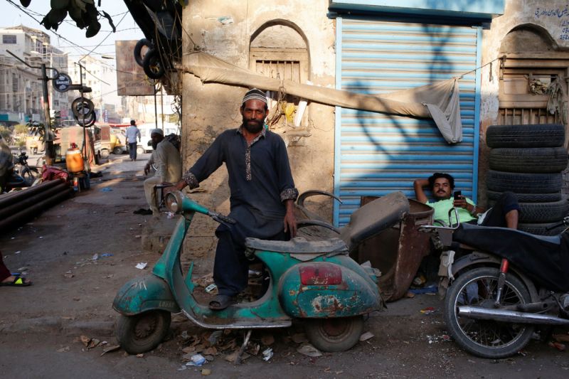 Пакистанские фанаты скутеров Vespa