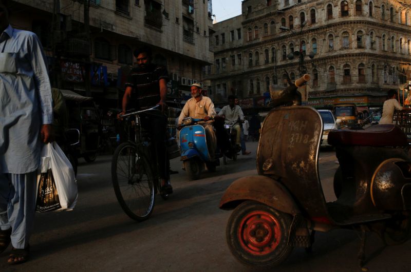 Пакистанские фанаты скутеров Vespa