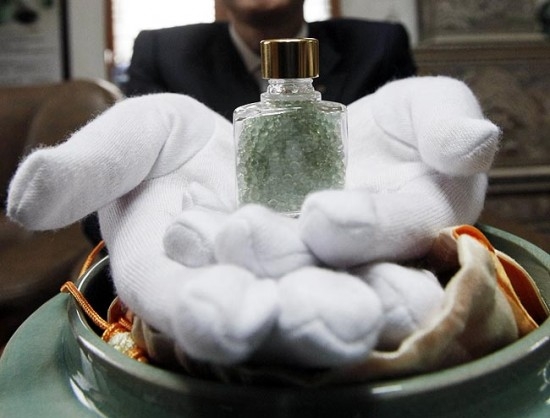 Корейцы превращают прах родственников в бисер и бусы