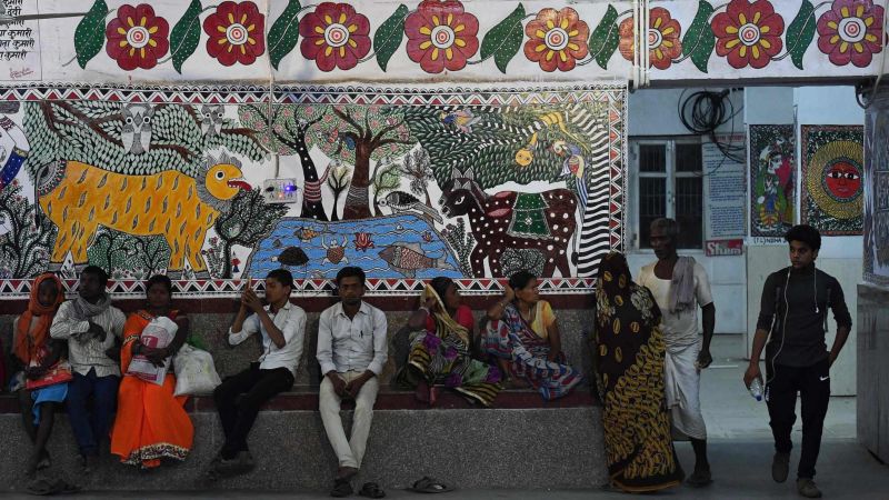 Художники преобразили вокзал в Индии