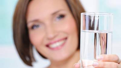 Как правильно пить воду: ответ от медиков