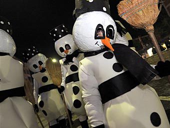 На рождественском параде арестовали снеговика