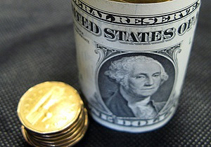 Межбанковский доллар упал на две тысячных