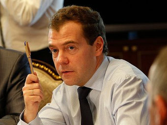Медведев предложил провести конкурс на самое идиотское административное решение