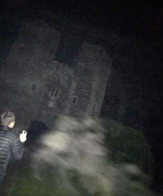 Привидение, обитающее в замке, попало в объектив камеры