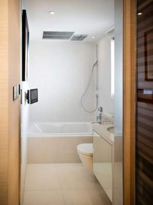 Простые идеи обустройства маленькой ванной комнаты. Фото