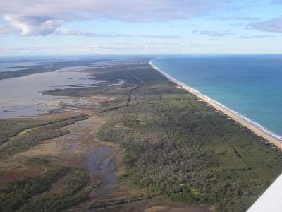 Необыкновенно длинный пляж в Австралии. Фото