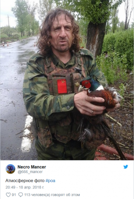 «Рембо на пенсии»: соцсети потешаются над фото боевика «ЛНР»