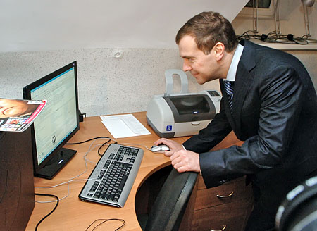В Кремле объяснили нецензурную запись в Twitter Медведева