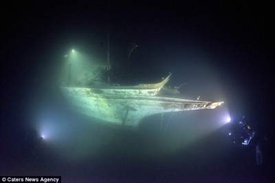 Подводные снимки корабля, затонувшего более 100 лет назад. Фото