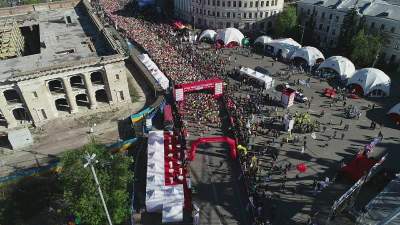 В Киеве стартовал забег Kyiv Half Marathon. Фото
