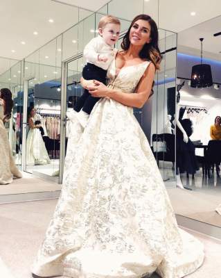 Анна Седокова поделилась фотографией в свадебном платье