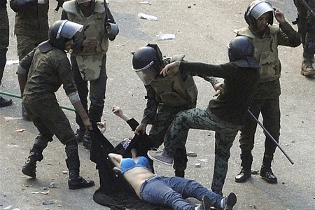 Видео избиения египтянки на площади Тахрир шокировало мир