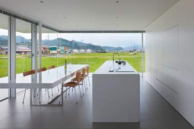 В Японии построили уникальный дом из стекла и стали. Фото