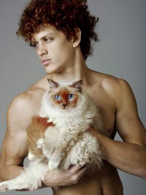 Мужчины и их коты стали героями нового фотопроекта. Фото