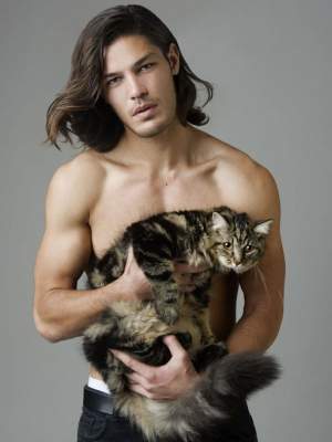 Мужчины и их коты стали героями нового фотопроекта. Фото